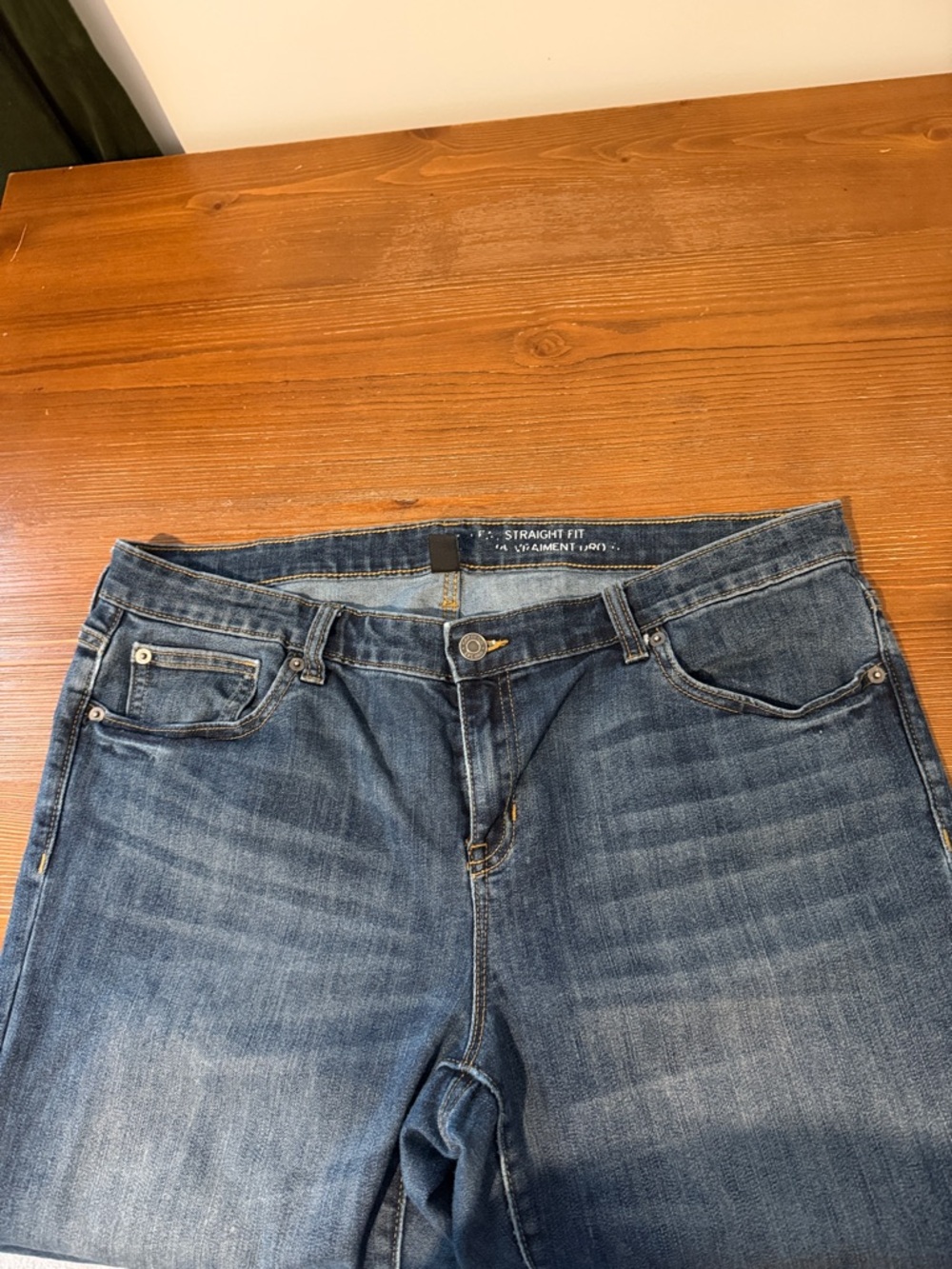 Gap Real Straight Fit Jeans EUC - Picture 3 of 9